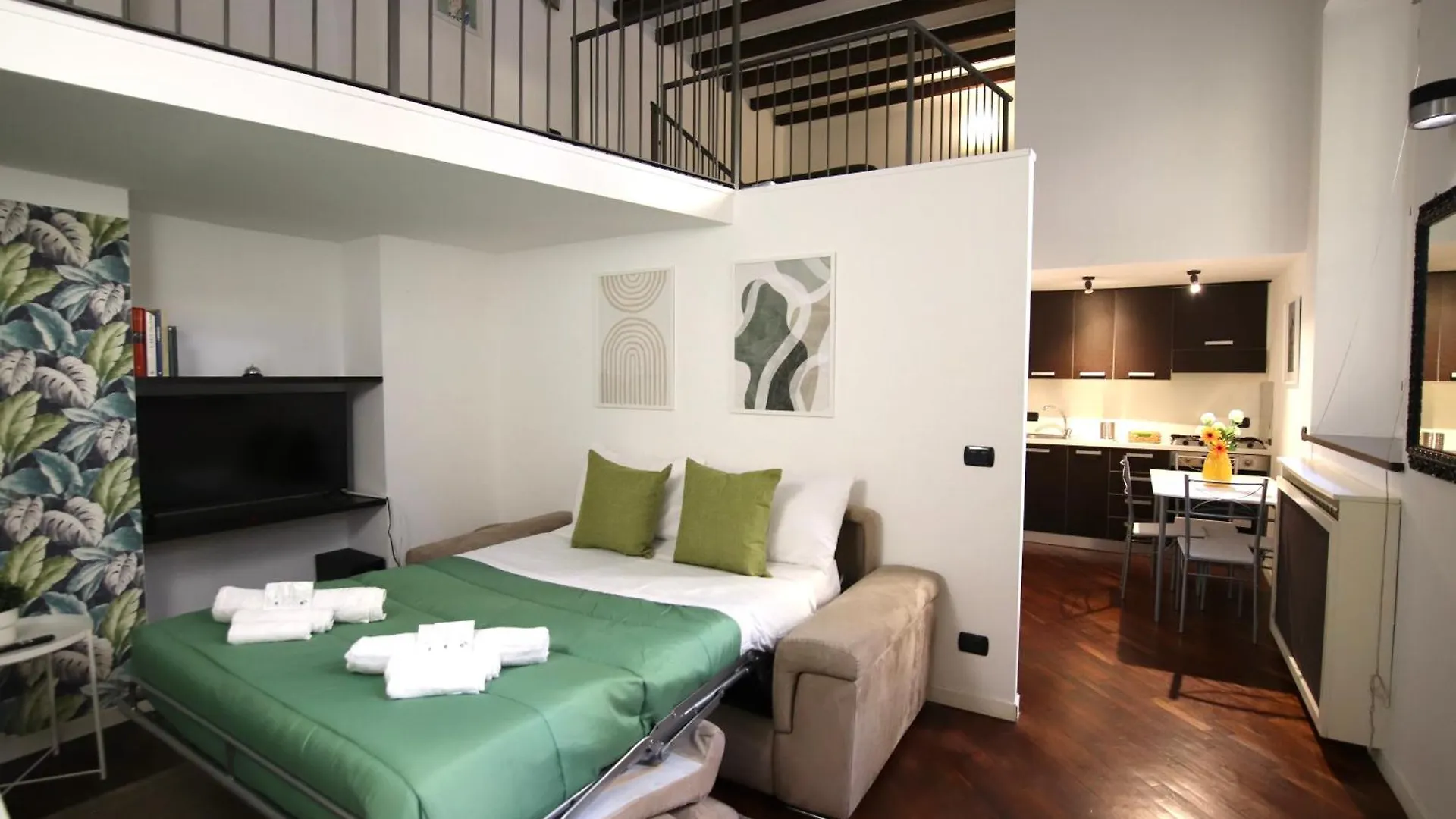 Navigli-Duomo Rehomes Green Loft Milan